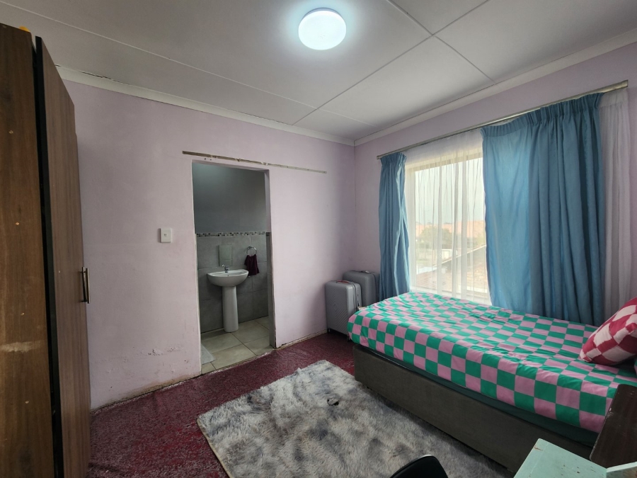 4 Bedroom Property for Sale in Levallia Western Cape